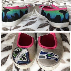 1 Pair of Handpainted Seattle Sports Team Shoes  Girls Size 11